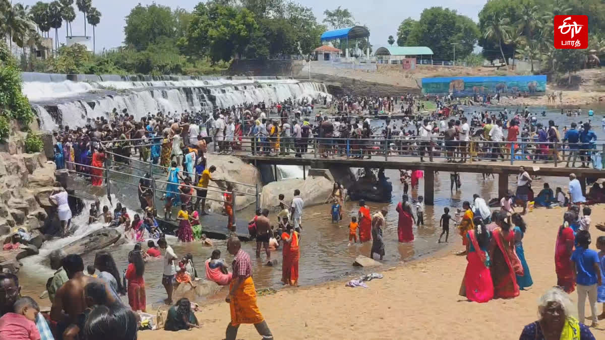 கொடிவேரி அணையில் குவிந்த சுற்றுலா பயணிகள்