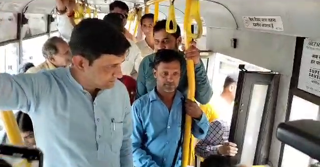 Indore Mayor In Bus