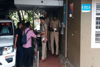 Four Karnataka policemen, including a Circle Inspector rank officer, were detained by Kerala police on graft charges here on Wednesday night. The arrested police personnel have been identified as Shivaprakash, Sandesh, Vijayakumar and Shivanna.