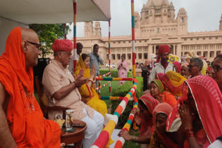 Former royal family welcomed Bhogishail Parikrama at the closing day