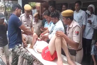 Russian man caused chaos in Dholpur, admitted in hospital after got unconscious in drunk state