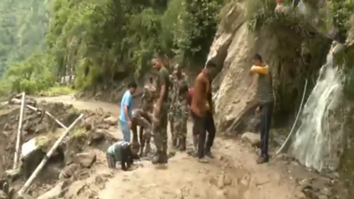 cloudburst flood rescue operation  ഹിമാചല്‍ പ്രദേശ്  മേഘവിസ്ഫോടനം  Himachal Pradesh cloudburst