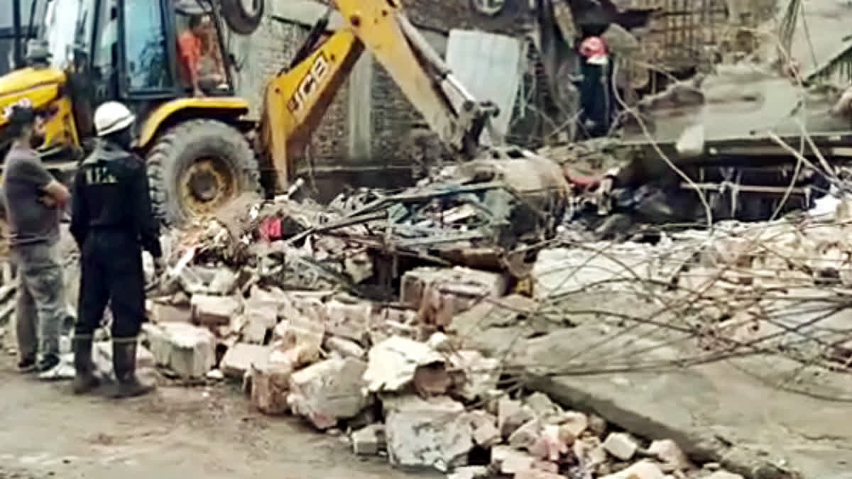 Following the building collapse at Kabaddi Nallah around 3.30 am, a coordinated rescue effort involving police, army personnel, and local volunteers was launched. It took approximately three hours to extract the injured and the earthmover's driver from the severely damaged machine cabin.