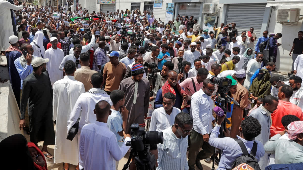 Police in Somalia said Saturday that 32 people died and 63 others were wounded in an attack on a beach hotel ccthe capital, Mogadishu, the previous evening.