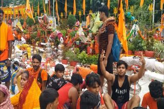 मेरठ में औघड़नाथ मंदिर पर उमड़ा कांवड़ियों का सैलाब