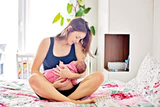 BREAST FEEDING CORRECT IDEAL POSITION ON BREAST FEEDING WEEK CELEBRATION