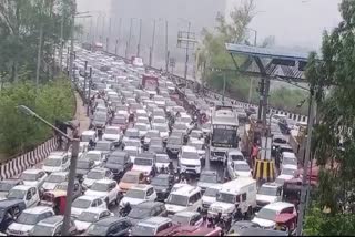 Traffic along the DND flyover