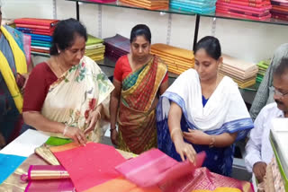 minister_savita_review_meeting_with_khadi_industries