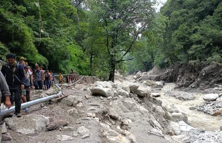 300 People Stuck on Shrikhand Mahadev Hills