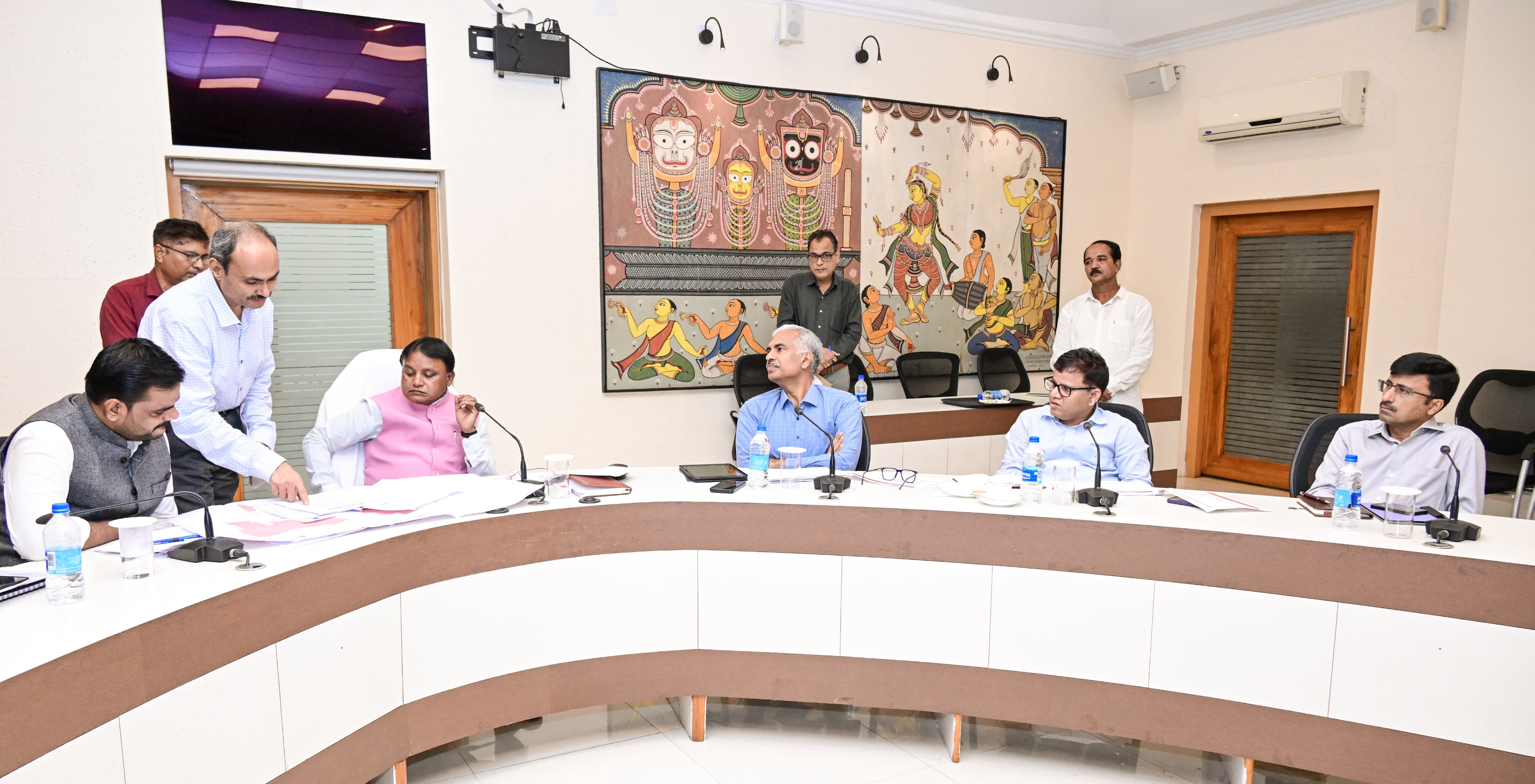 CM Mohan Majhi Reviews Progress of Industrial Projects