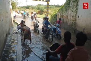 பாதுகாப்பு உபகரணங்கள் இன்றி கழிவி நீரை சுத்தம் செய்யும் தூய்மை பணியாளர்கள்