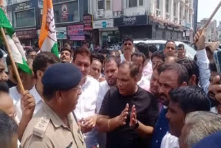 Uproar between police and Congress workers