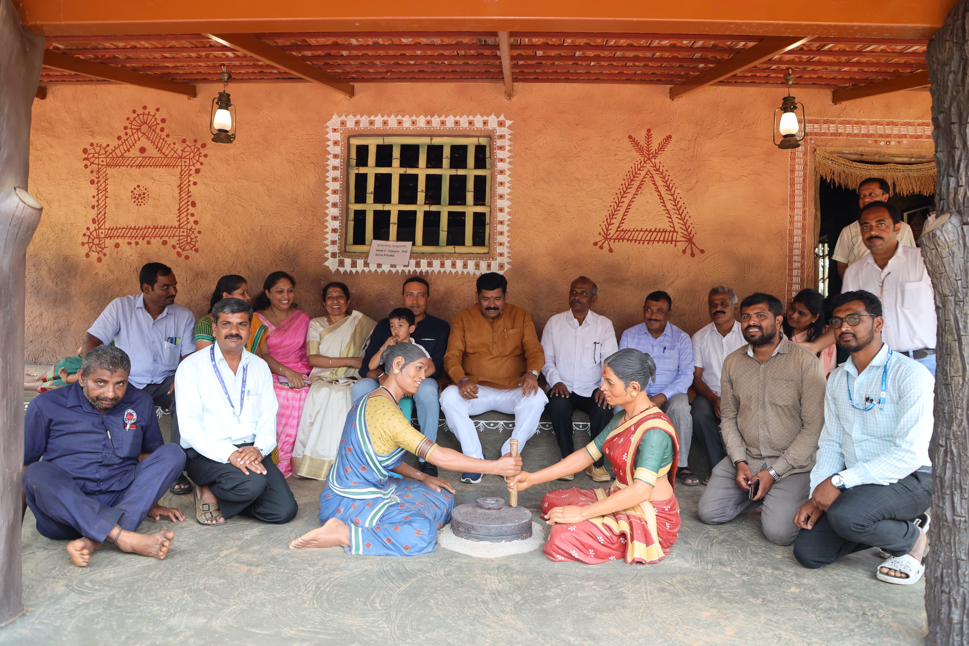 ರಾಮನಗರ ಜಾನಪದ ಲೋಕಕ್ಕೆ ಭೇಟಿ