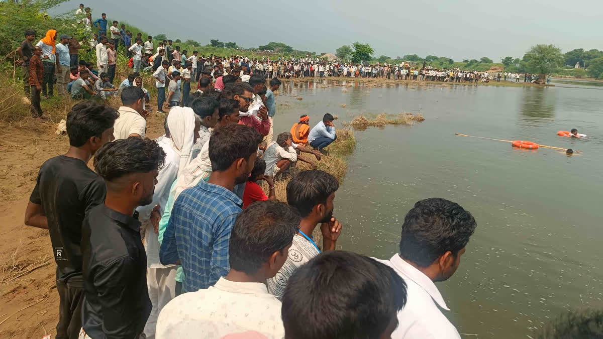 2 youth drowned in River