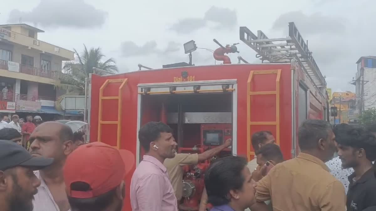 TWO DIED IN FIRE ACCIDENT  PAPPANAMCODE FIRE ACCIDENT  പാപ്പനംകോട് വൻ തീപിടിത്തം  തീപിടുത്തത്തിൽ രണ്ട് മരണം