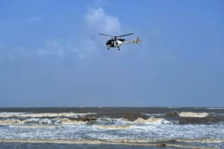 ICG CHOPPER CRASHED IN ARABIAN SEA  COAST GUARD HELICOPTER  ഹെലികോപ്‌ടർ അറബിക്കടലില്‍ പതിച്ചു  കോസ്റ്റ് ഗാർഡ് ഹെലികോപ്‌ടർ അപകടം