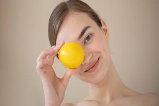 Do you also rub lemon on your face? Then be careful, it can cause serious damage