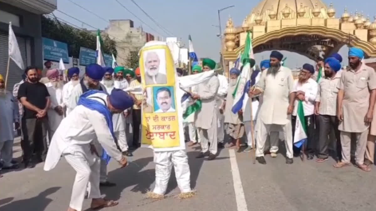 Regarding Lakhimpur Khiri case, Farmers blew effigy of Modi government in Amritsar