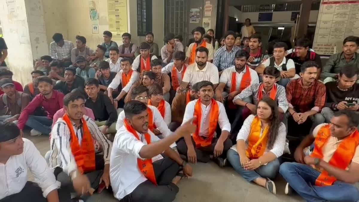 ABVP Protest : ટેટ અને ટાટના પરીક્ષાર્થીઓને ન્યાય માટે સુરત કલેક્ટર કચેરી પર એબીવીપીનો વિરોધનો મોરચો