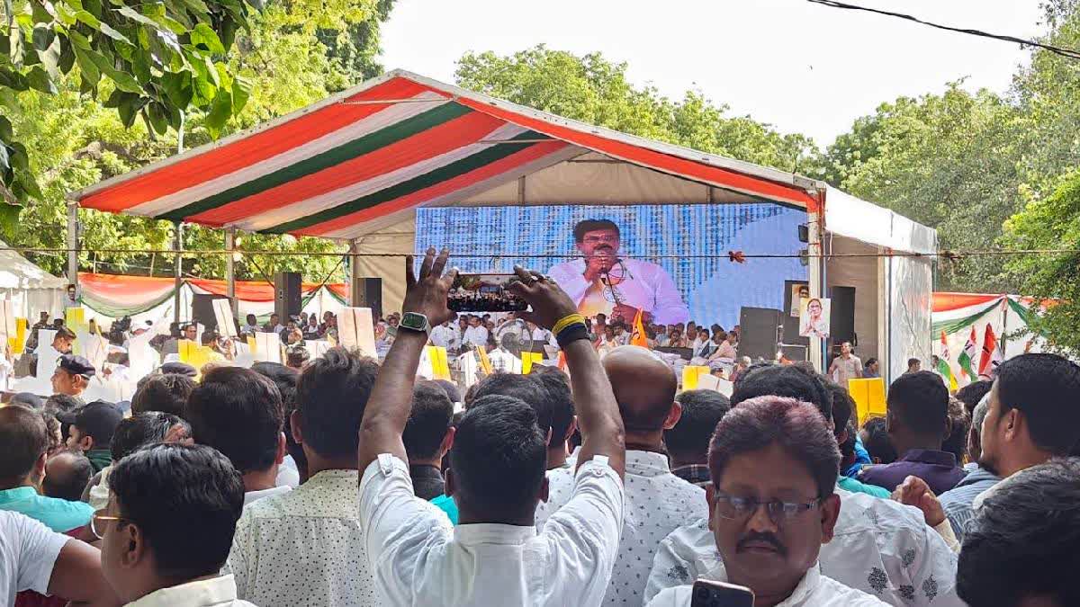 TMC holds protest against Centre for second day in Delhi