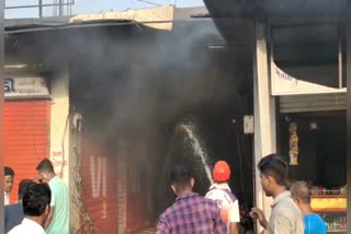fierce-fire-in-12-shops-opposite-sugar-factory-in-valsad-2-people-injured-1-death