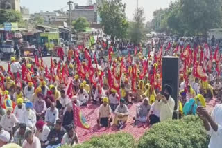 In Sangrur, contract workers blocked Barnala scissors