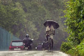 Heavy Rain In Kerala  Orange Alert In Trivandrum  kerala facing heavy rain  kerala rain updates  kerala weather status  കേരളത്തിൽ കനത്ത മഴ മുന്നറിയിപ്പ്‌ നൽകി  തിരുവനന്തപുരത്ത് ഓറഞ്ച് അലര്‍ട്ട്‌ പ്രഖ്യാപിച്ചു  ജഗ്രത നിർദേശം നൽകി കാലാവസ്ഥാ നീരിക്ഷണ കേന്ദ്രം  കേരളത്തിലെ മഴയ്‌ക്കുള്ള സാധ്യത  കേരളത്തിൽ കനത്ത മഴ ജഗ്രത നിർദേശം നൽകി