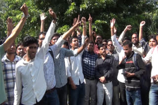 aspirants protest in Swasthya Bhawan