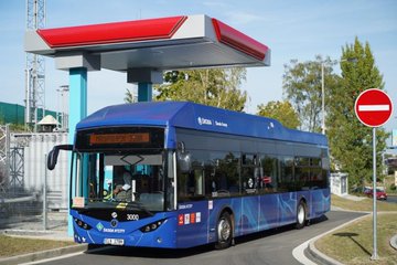 Union Minister Nitin Gadkari took a test drive in a Hydrogen Bus by Skoda in Prague