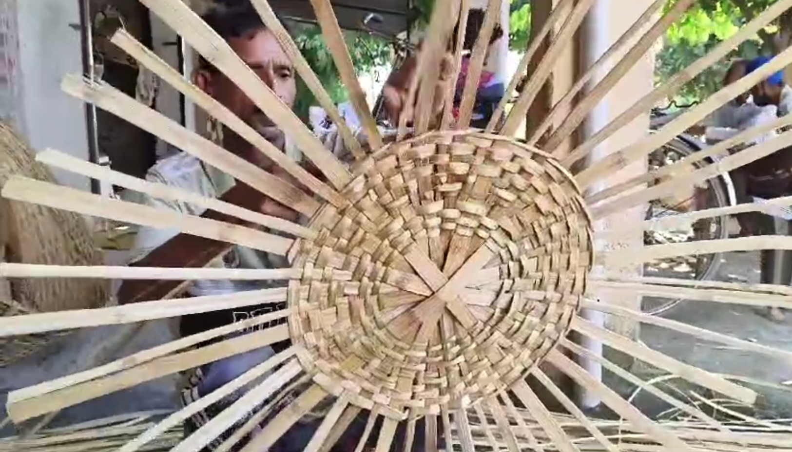 BAMBOO BASKET MAKER