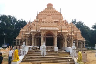 shardiya-navratri-puja-pandal-built-in-ayodhya-ram-mandir-format-in-ranchi