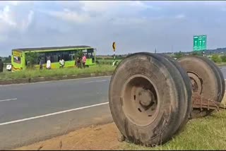 bus-wheels-detached-while-moving-in-haveri