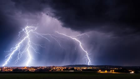 Thunder Lightning in Rain