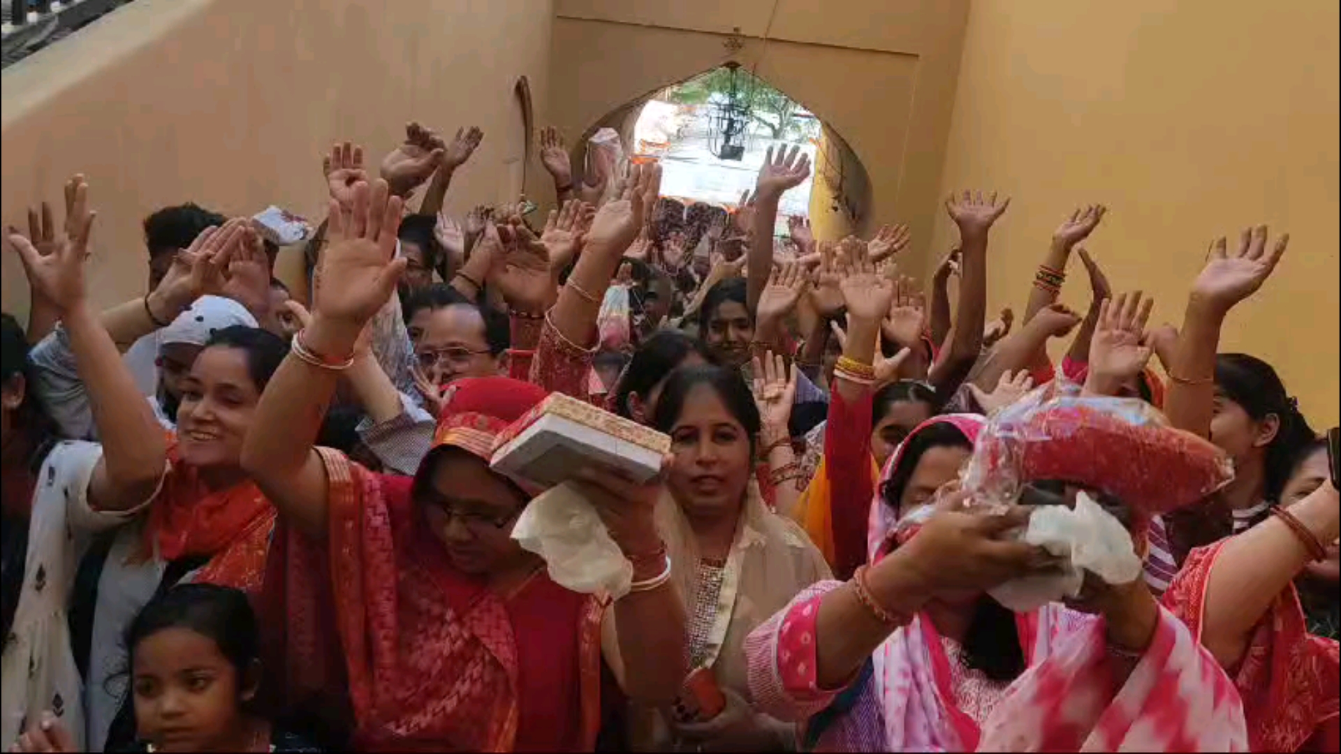 Flood of devotion in temples