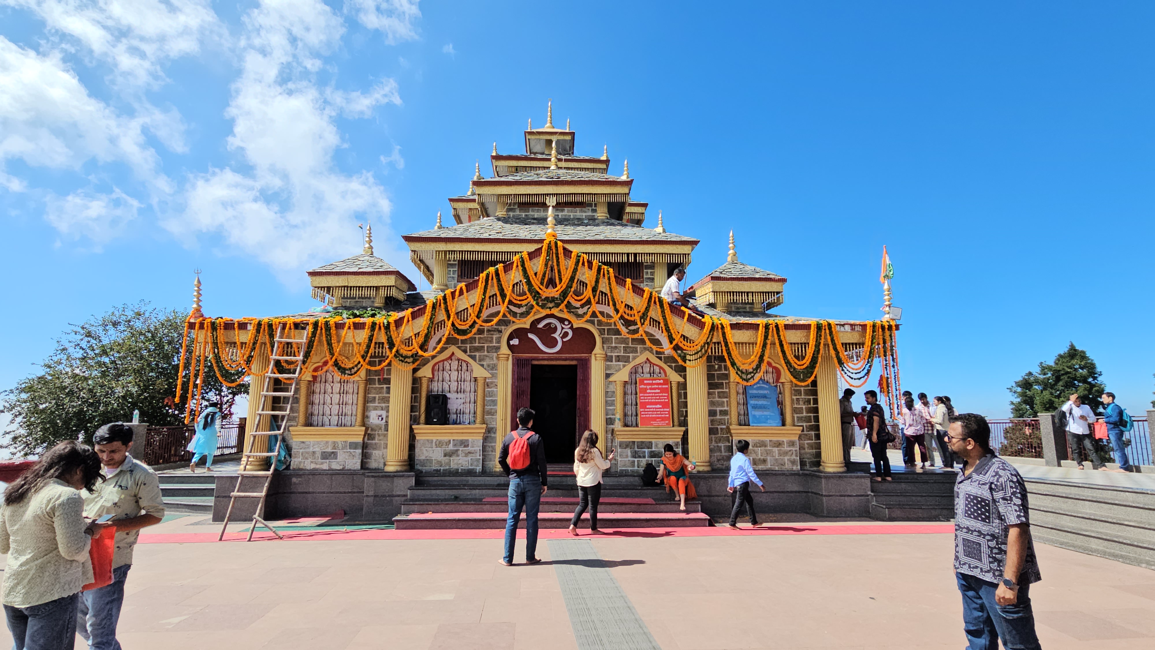 Darshan of Surkanda Devi