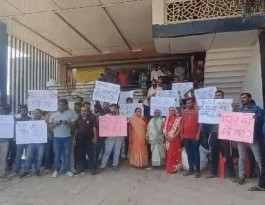 Flipkart Delivery Boy's Murder In Uttar Pradesh Sparks Protest By Co-workers and parents