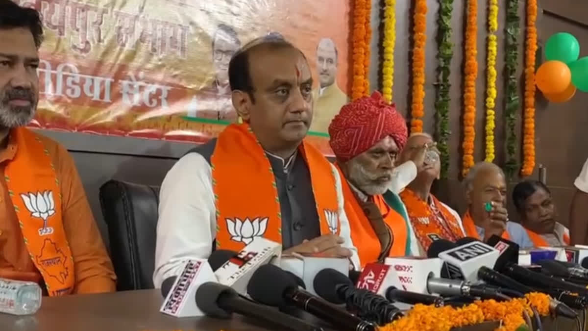 Sudhanshu Trivedi targets CM Ashok Gehlot