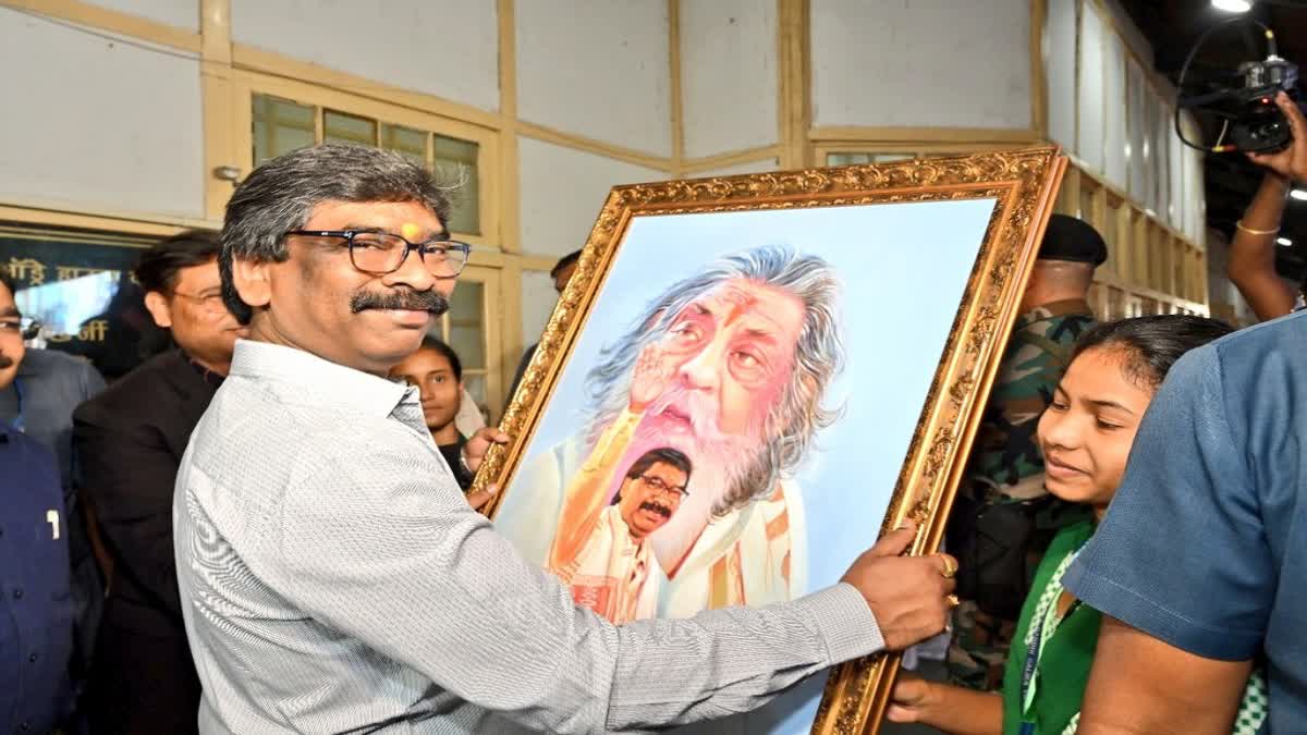 CM Hemant Soren reached child artist exhibition