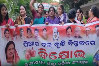 women wing of congress stages protest