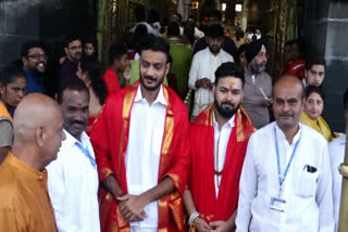 cricketers_visit_tirumala