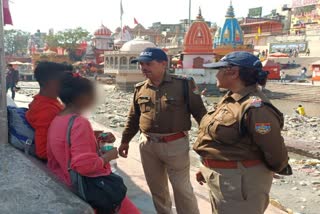 Obscene act of couple at Har Ki Pauri