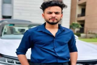 NOIDA POLICE RAIDED AND RECOVERED FIVE VENOMOUS SANKES AND POISON CASE REGISTERED AGAINST BIGG BOSS WINNER ELVISH YADAV