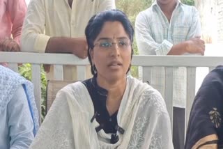 TDP_Leader_Nandam_Subbaiah_Wife_on_YCP_MLA