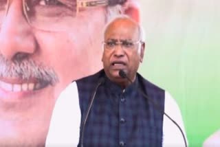 Mallikarjan Kharge attacks Modi in Chandrapur