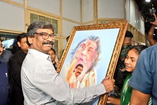 CM Hemant Soren reached child artist exhibition