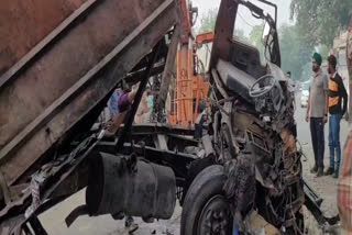 A driver died during a direct collision between two trucks in Sri Fatehgarh Sahib