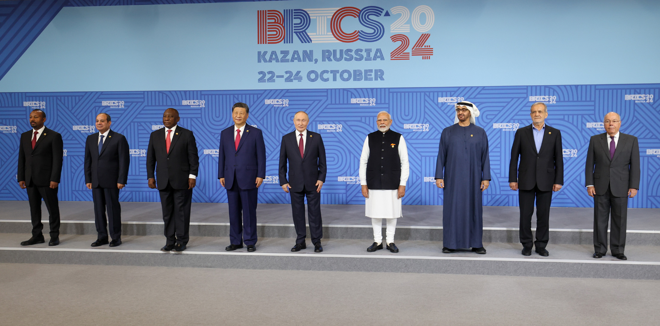 BRICS સમિટમાં વિશ્વના નેતાઓ સાથે પીએમ મોદી