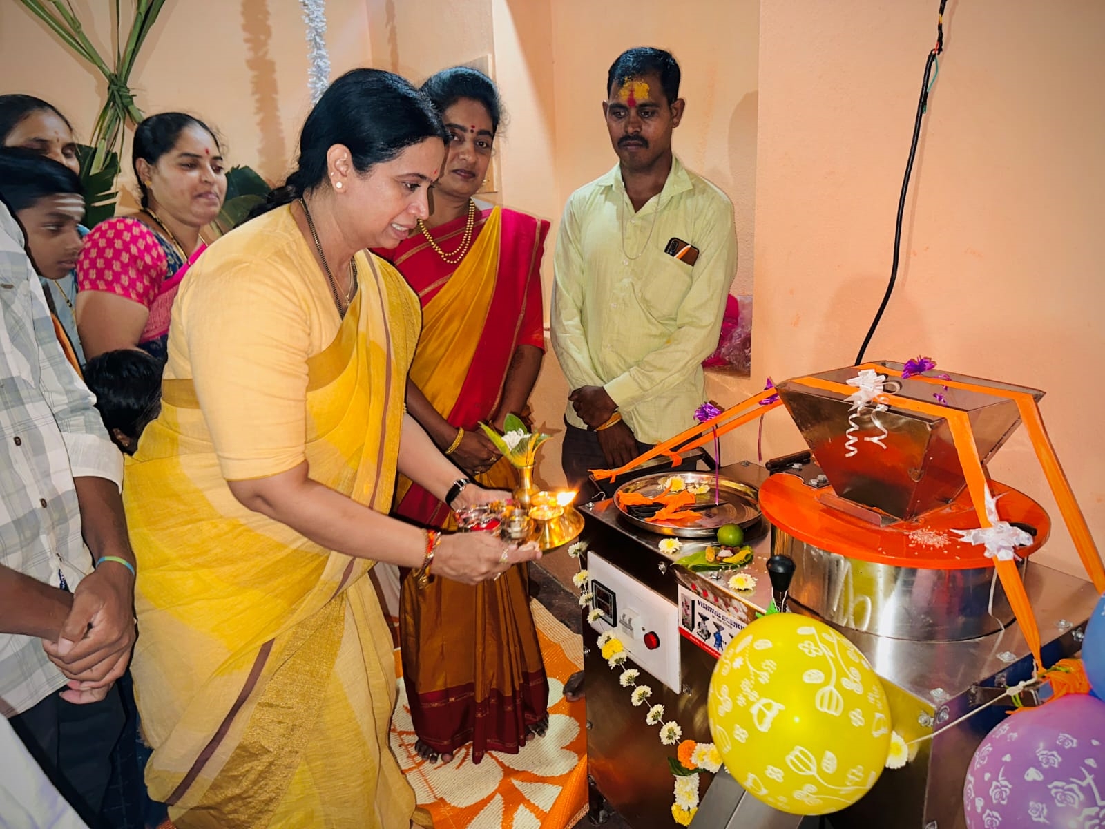 Minister Lakshmi Hebbalkar inaugurated the milling machine