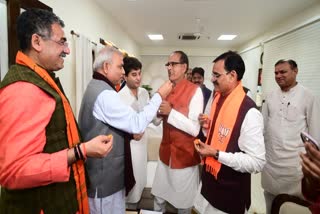MP BJP leaders celebrating assembly election victory