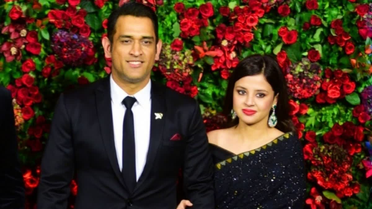 MS Dhoni and his wife sakshi